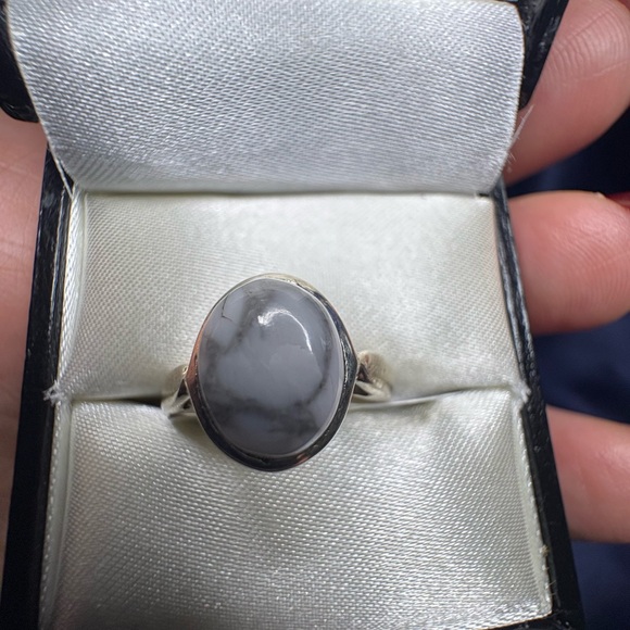 925 Sterling Silver Jewelry - Ring White Buffalo Turquoise Cabochon 925 Sterling Silver Elegant Minimalist